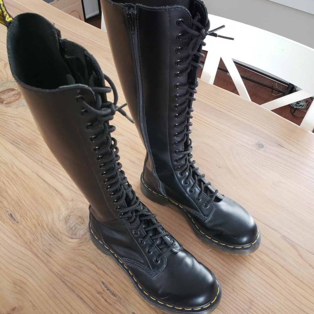 Doc Martens Model 1B60